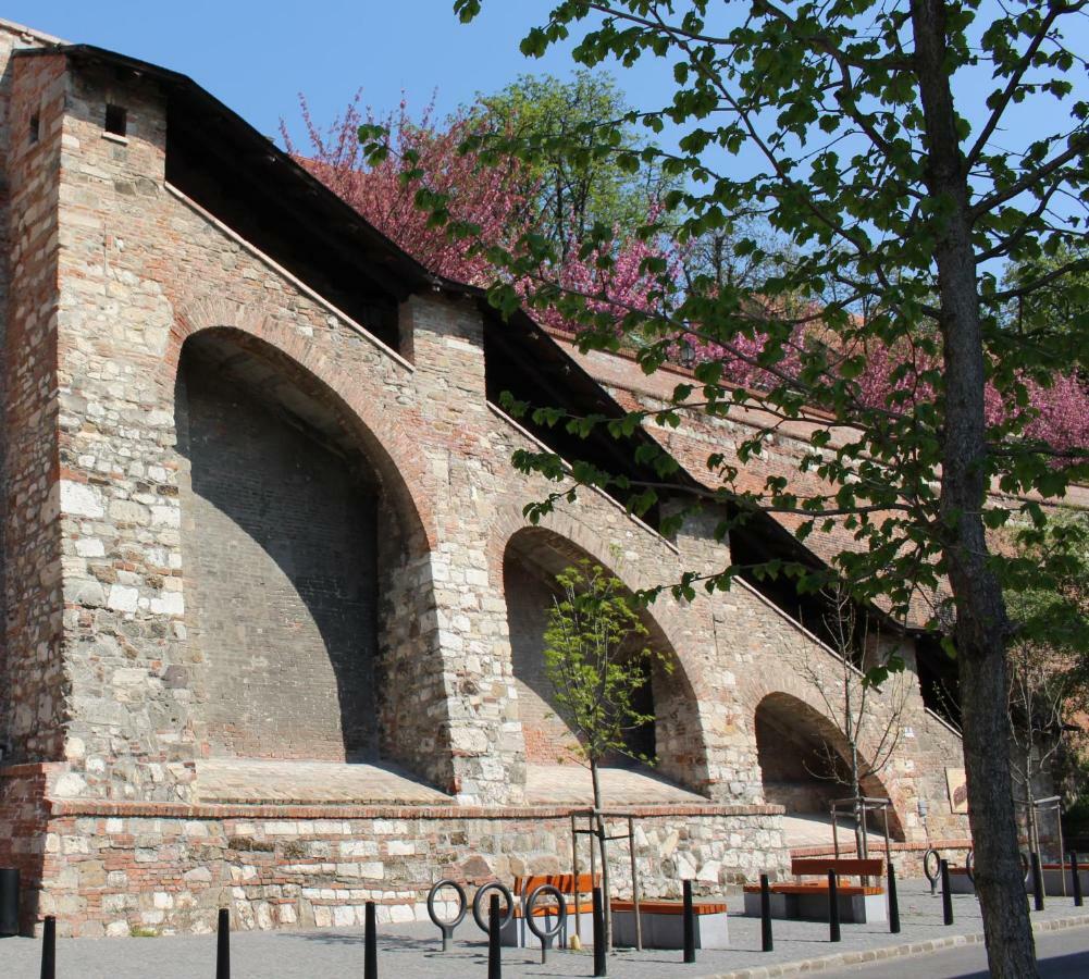 Budasmile Appartment At Buda Castle - Aircon & Free Parking Budapest Esterno foto